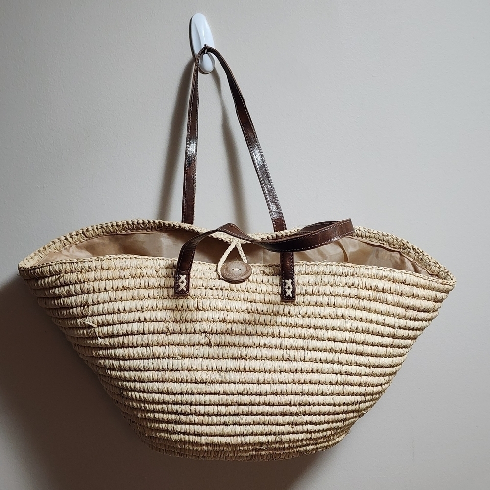 Hand-made faux leather handle straw basket bag - Picture 3 of 6